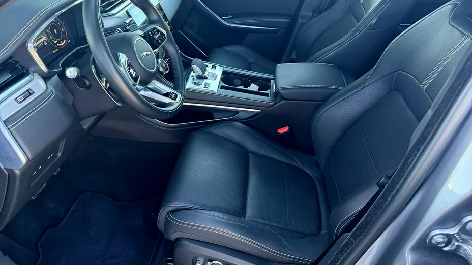 JAGUAR F-Pace -