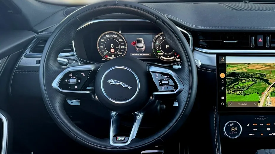 JAGUAR F-Pace -