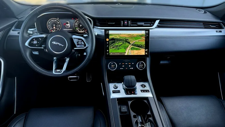 JAGUAR F-Pace -