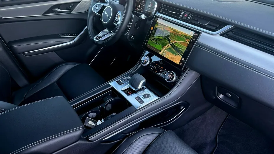 JAGUAR F-Pace -