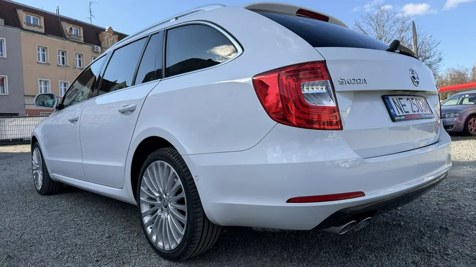 SKODA Superb -