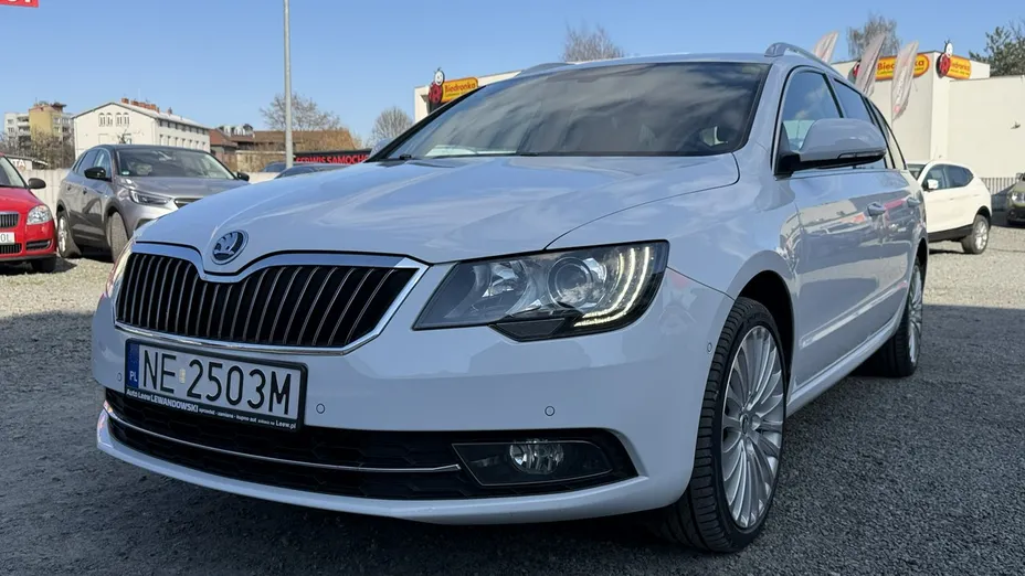 SKODA Superb -