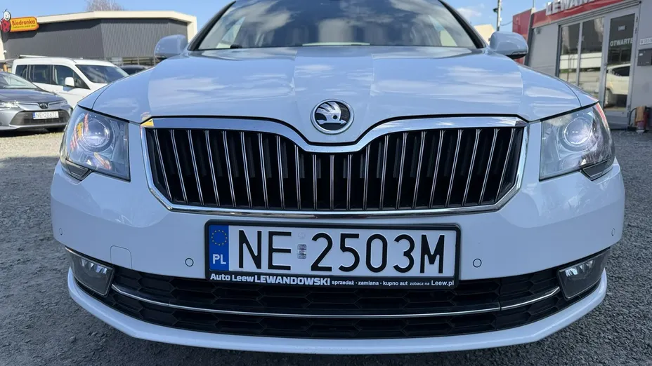 SKODA Superb -