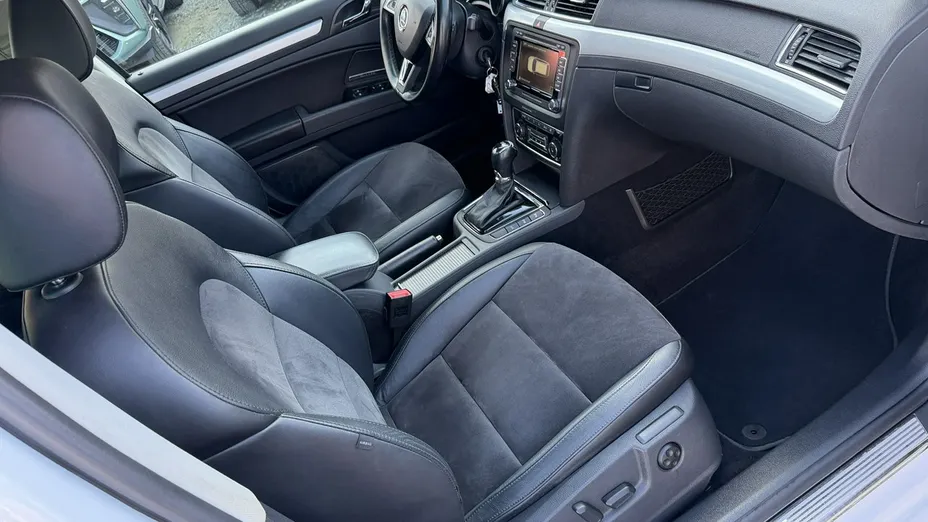 SKODA Superb -