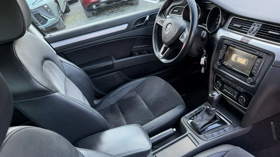 SKODA Superb -