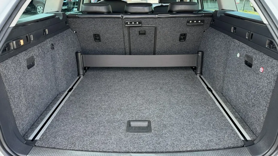 SKODA Superb -
