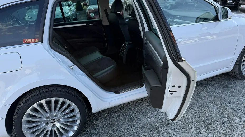 SKODA Superb -