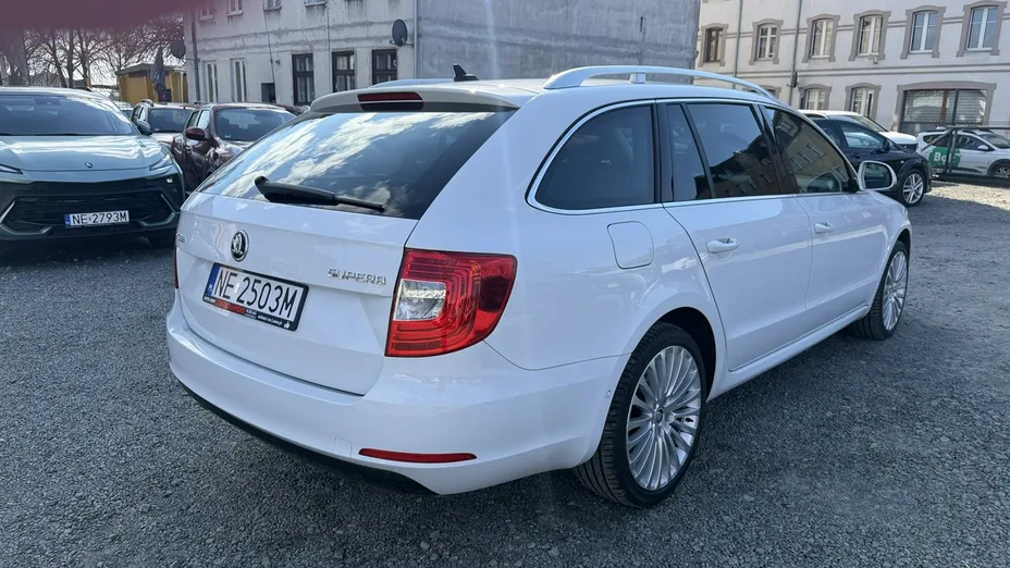 SKODA Superb -