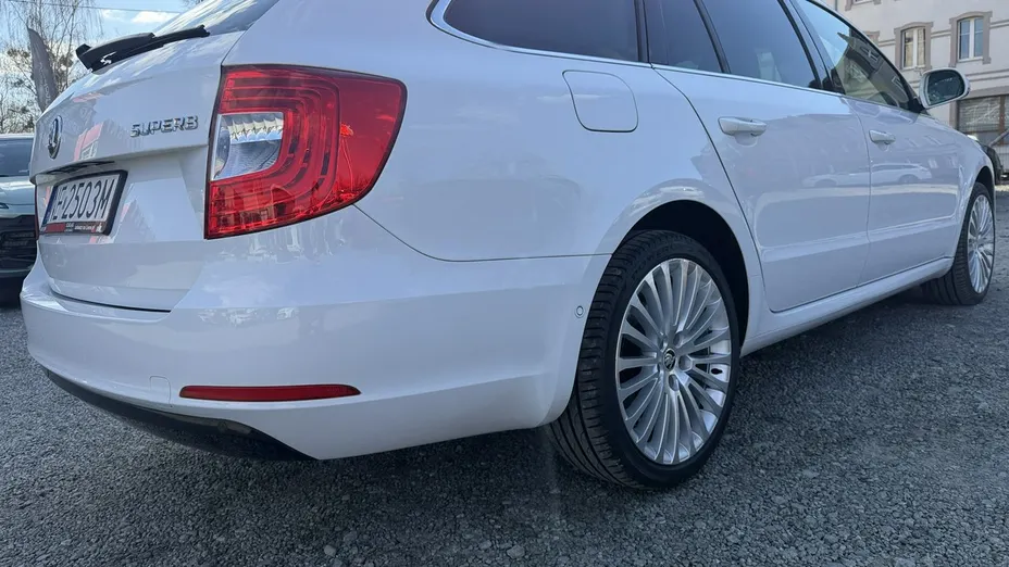 SKODA Superb -