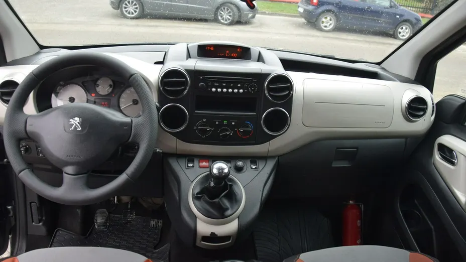 PEUGEOT Partner -