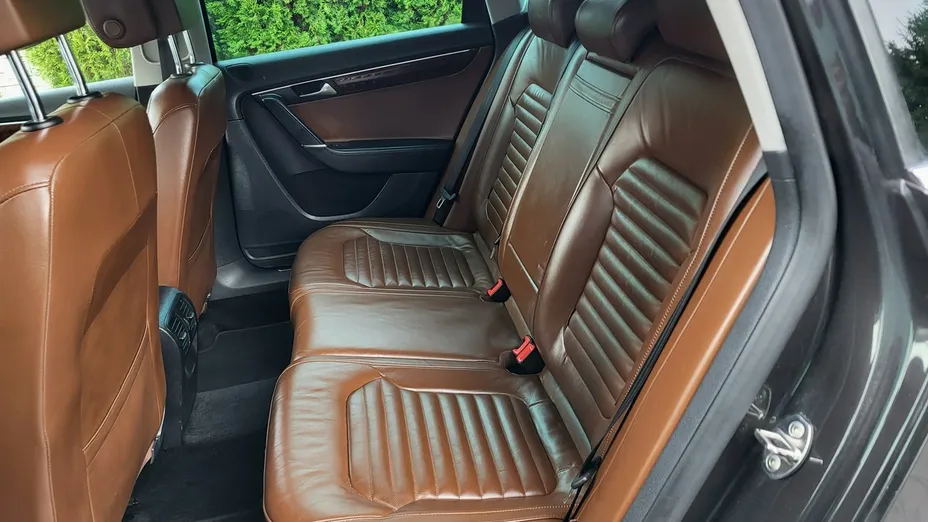 VOLKSWAGEN Passat -