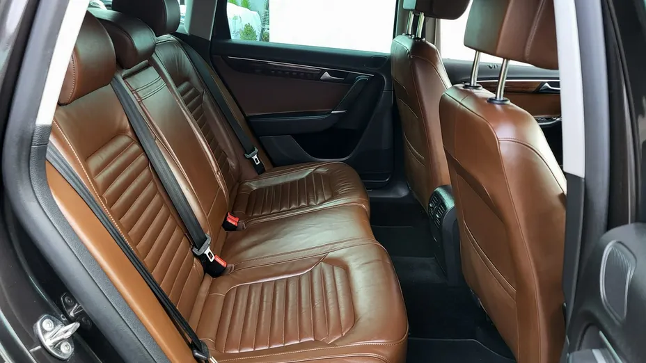 VOLKSWAGEN Passat -