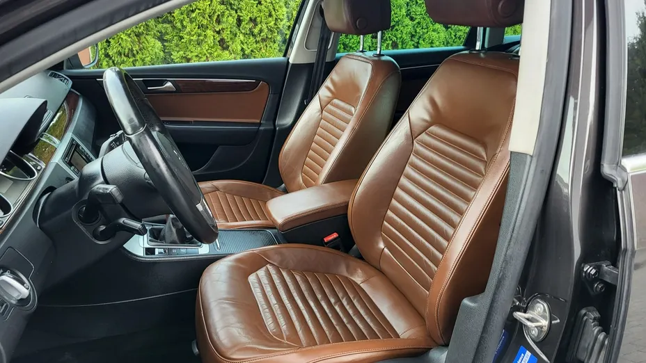 VOLKSWAGEN Passat -