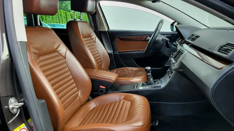 VOLKSWAGEN Passat -