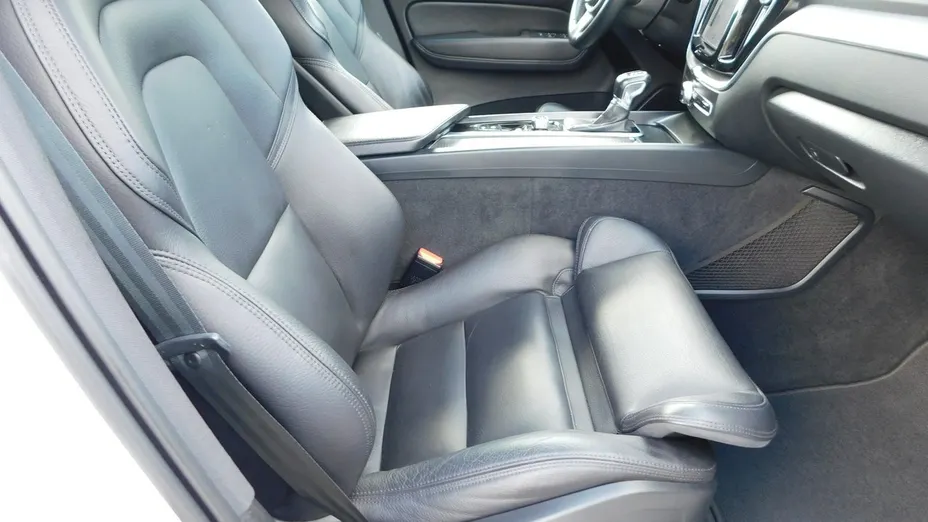 VOLVO XC60 -