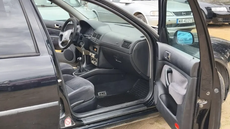 VOLKSWAGEN Golf -
