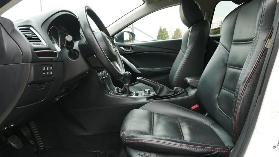 MAZDA 6 -