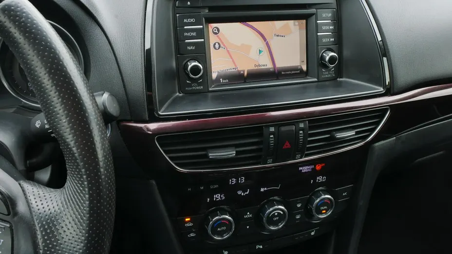 MAZDA 6 -