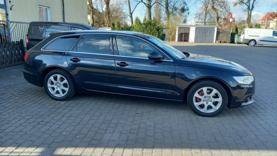 AUDI A6 -