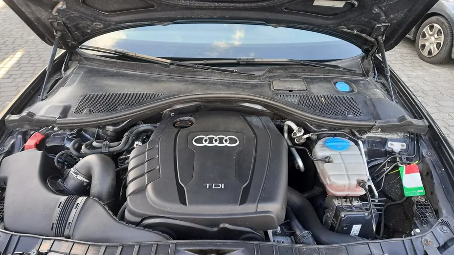 AUDI A6 -