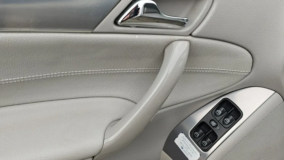 MERCEDES-BENZ C Klasa -