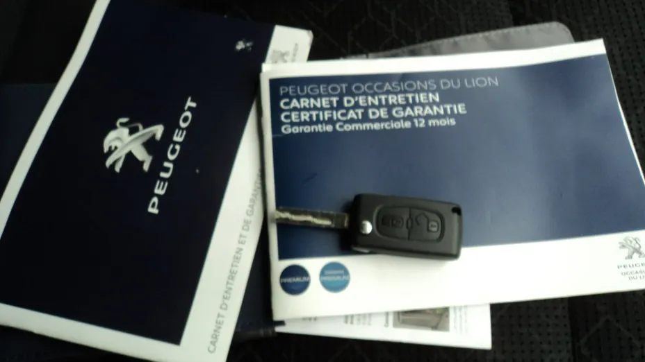 PEUGEOT 3008 -
