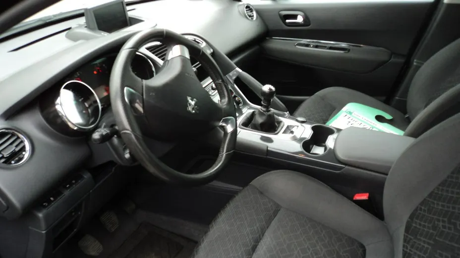 PEUGEOT 3008 -