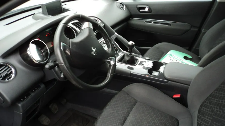 PEUGEOT 3008 -