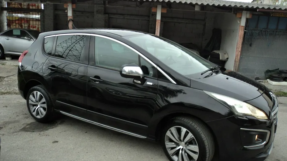 PEUGEOT 3008 -
