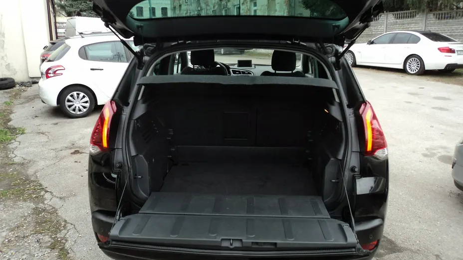 PEUGEOT 3008 -
