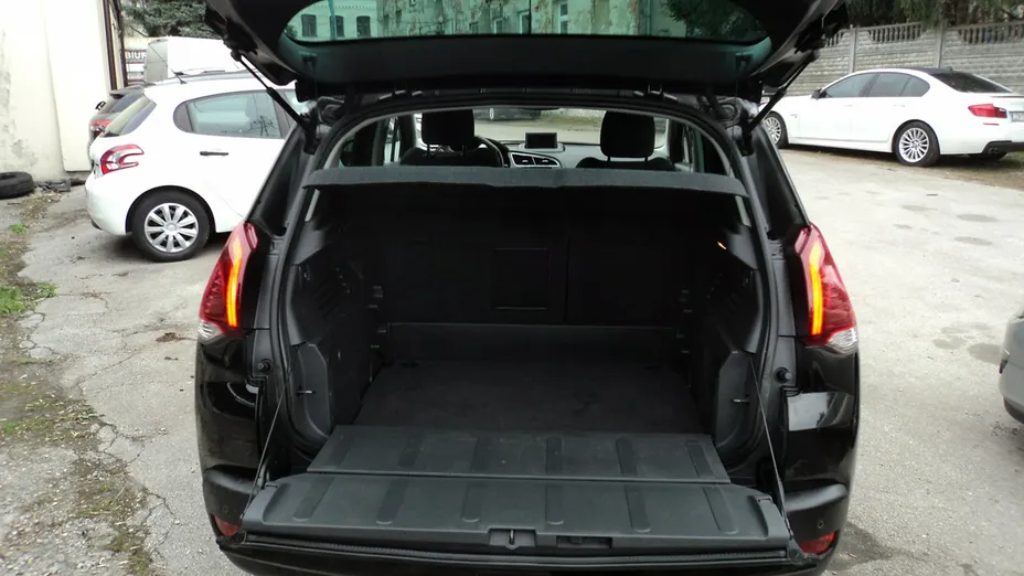 PEUGEOT 3008 -