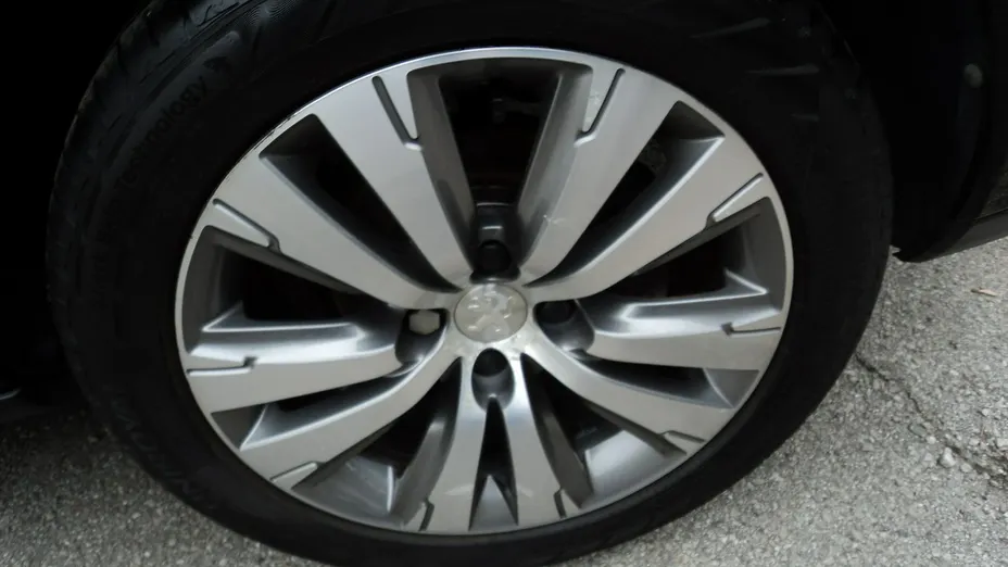 PEUGEOT 3008 -