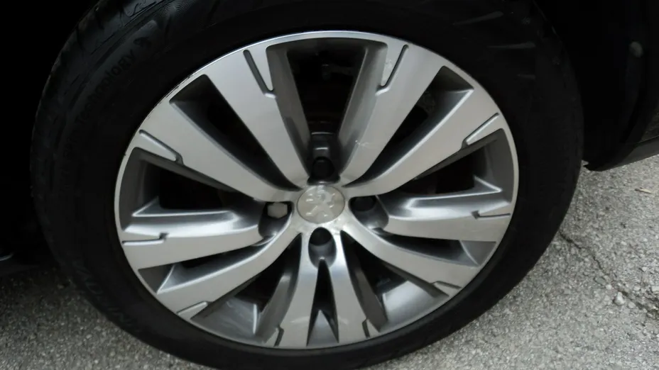 PEUGEOT 3008 -