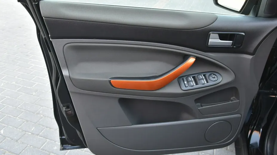 FORD Kuga -