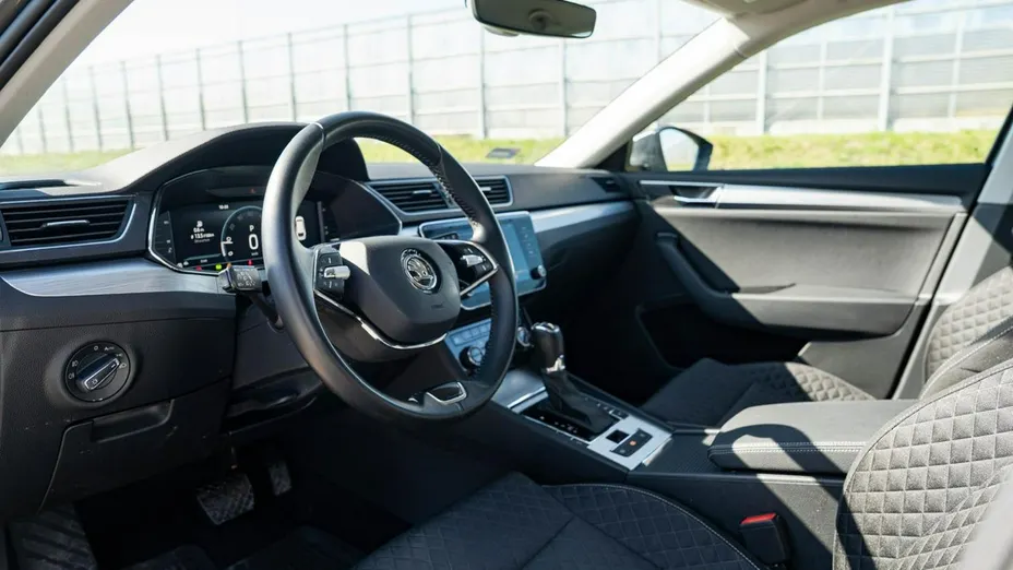 SKODA Superb -