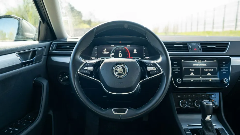 SKODA Superb -