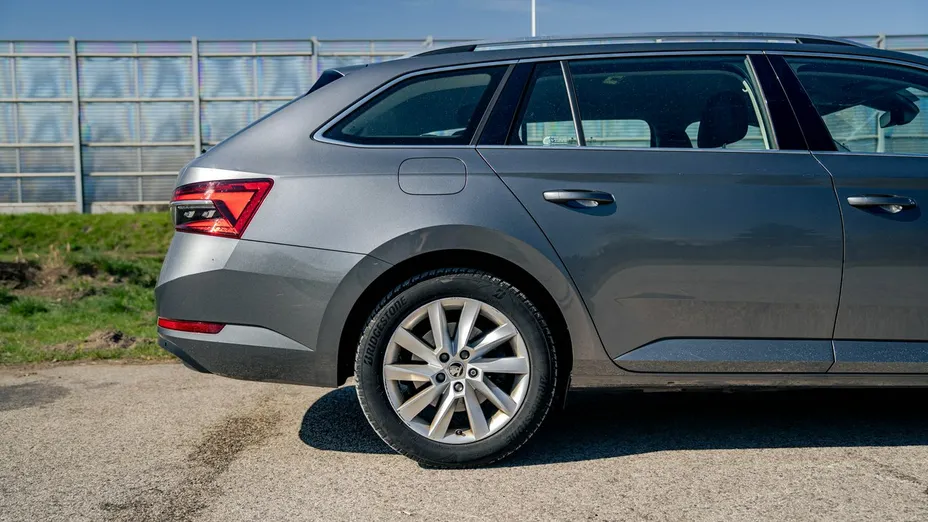SKODA Superb -
