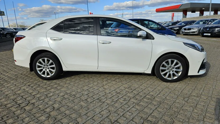 TOYOTA Corolla -
