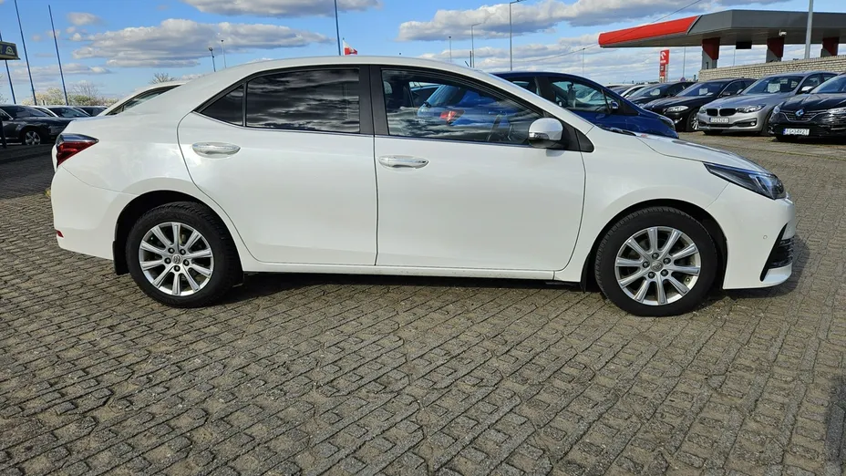 TOYOTA Corolla -