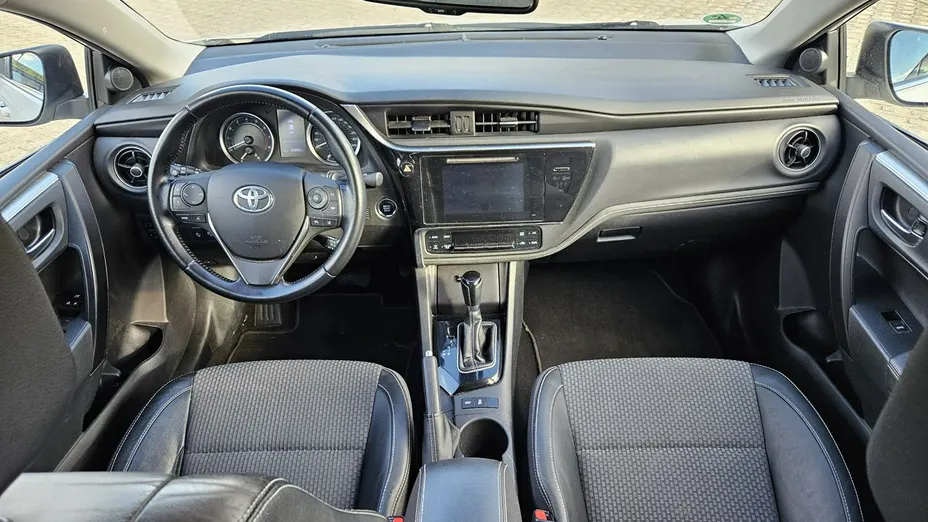 TOYOTA Corolla -