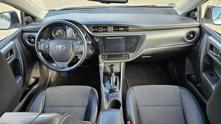 TOYOTA Corolla -