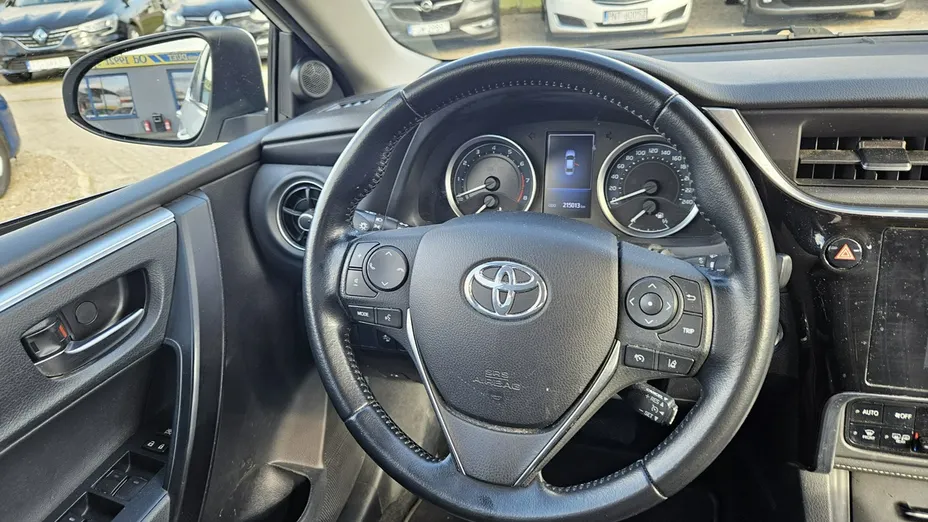 TOYOTA Corolla -