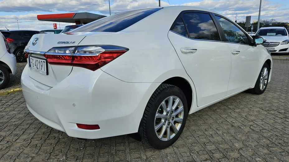 TOYOTA Corolla -