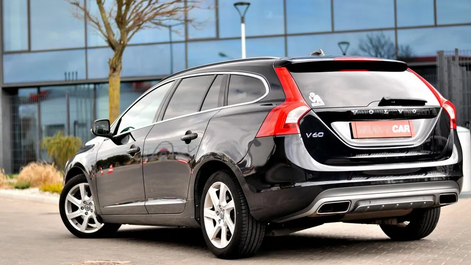 VOLVO V60 -