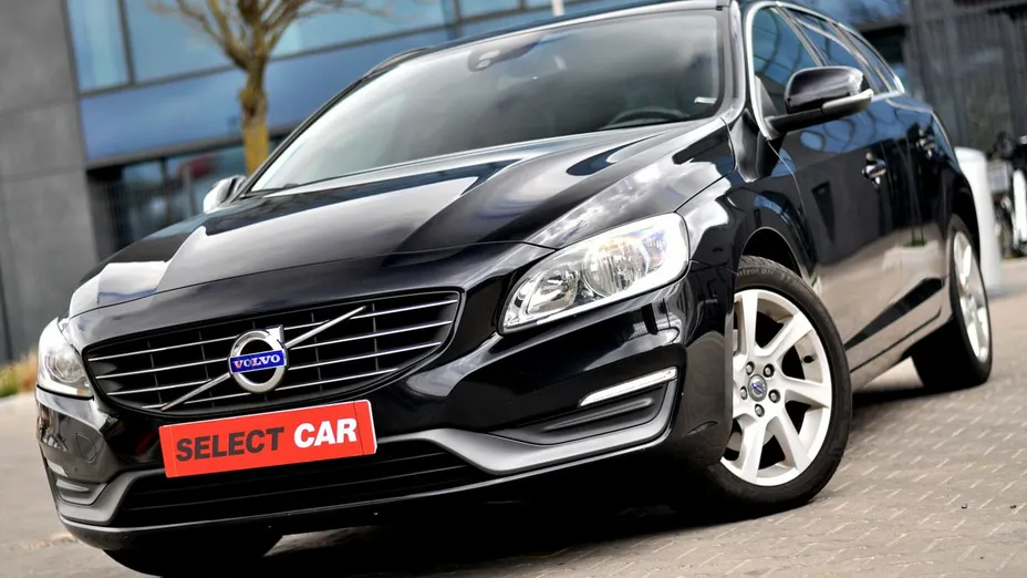 VOLVO V60 -