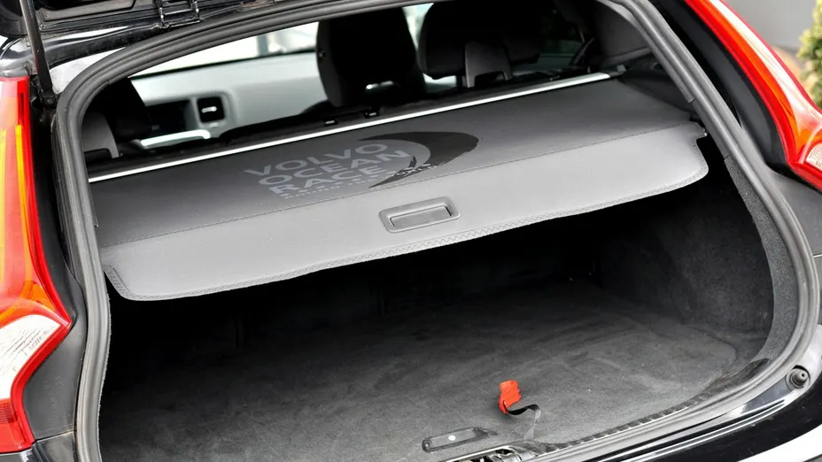 VOLVO V60 -