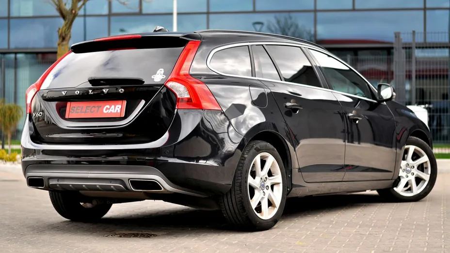 VOLVO V60 -