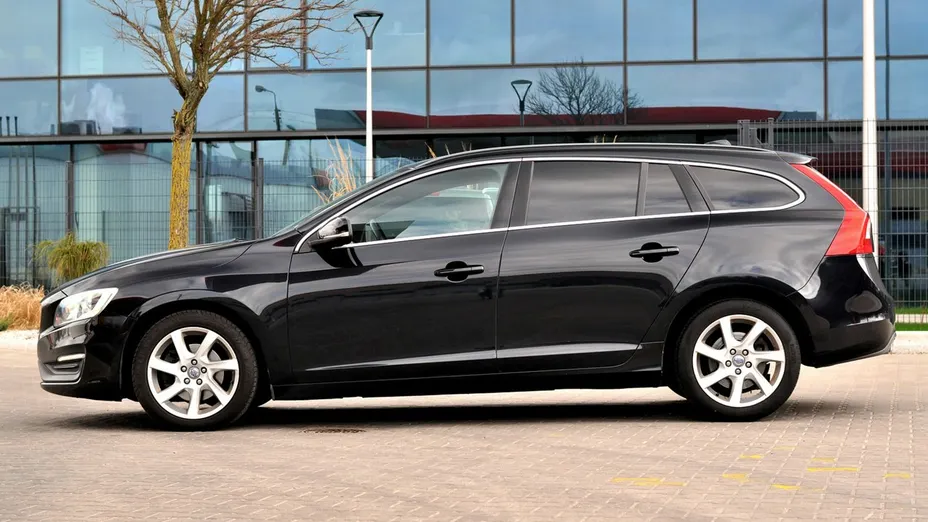 VOLVO V60 -