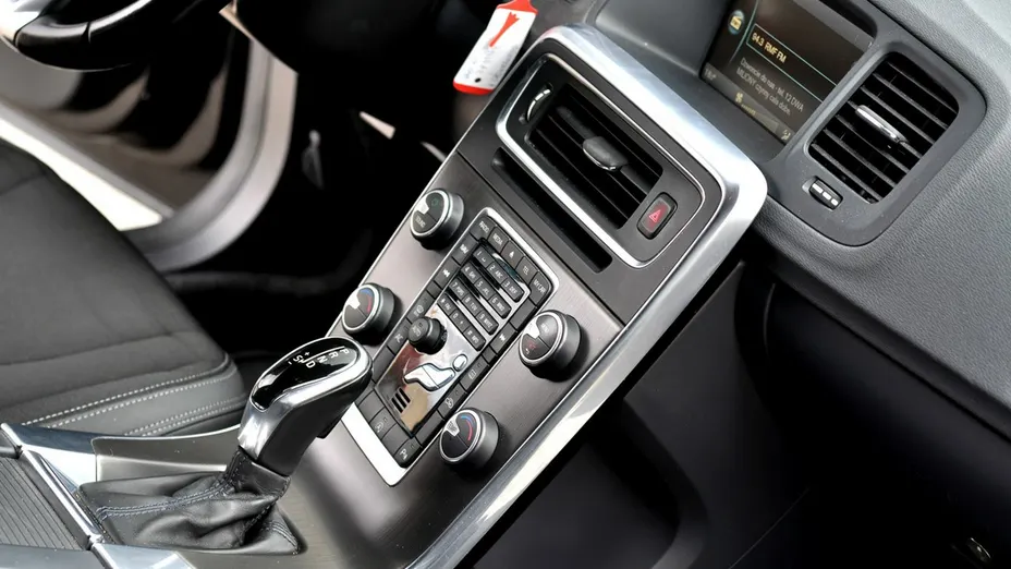 VOLVO V60 -