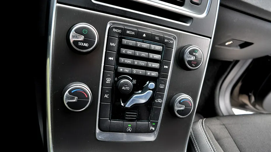 VOLVO V60 -